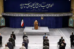 همه کمک کنند برنامه‌های اقتصادی دولت به نتیجه برسد 
