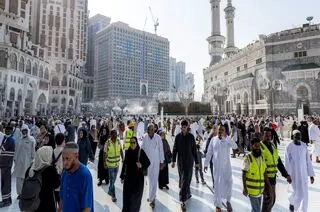 لحظه دستگیری فردی با قصد عملیات انتحاری در بیت‌الله الحرام