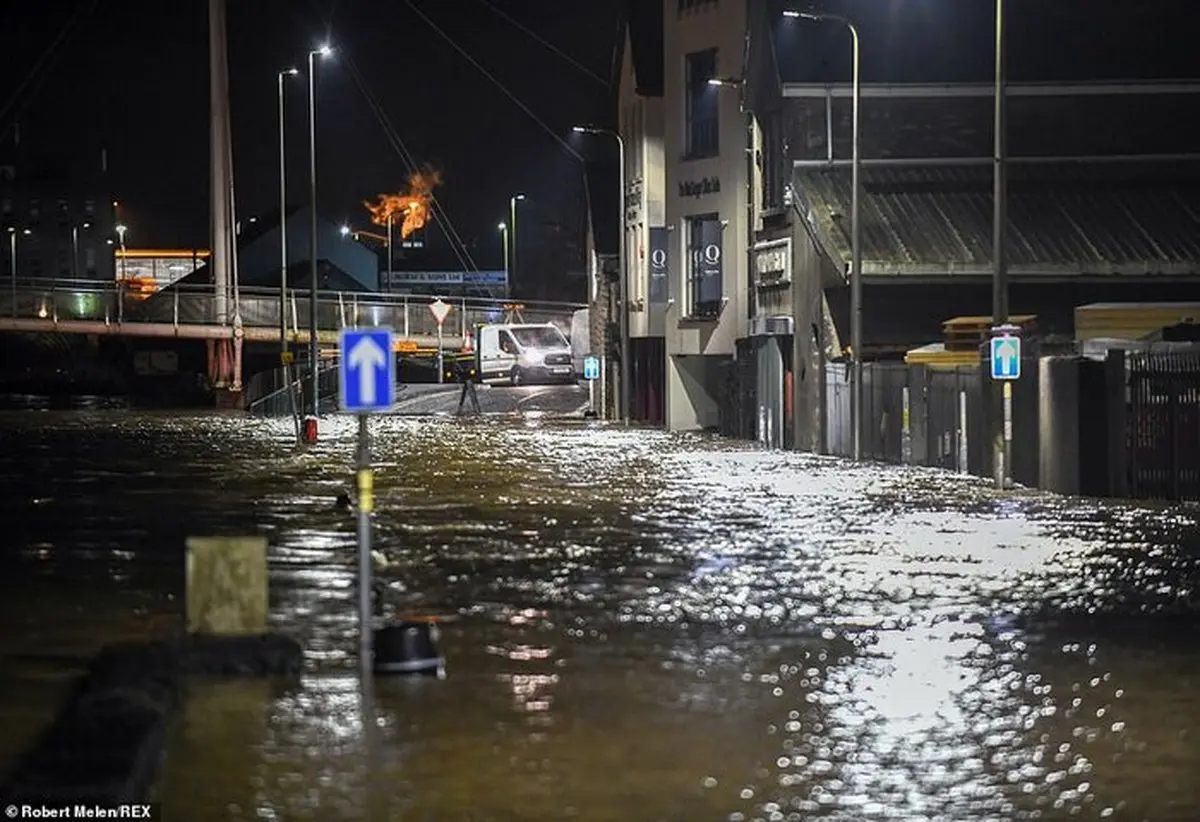 ببینید آب گرفتکی شدید لندن به خاطر کم کاری شهرداری 