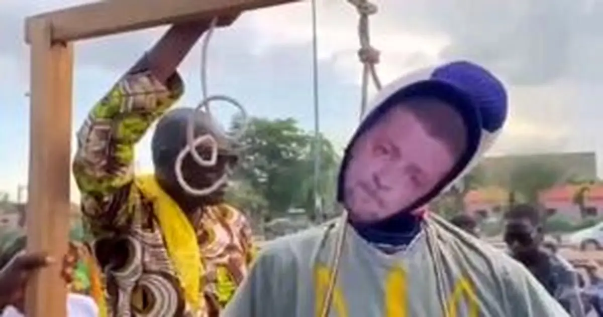 عروسک زلنسکی در مالی اعدام شد+فیلم