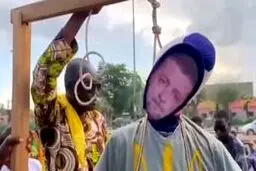 عروسک زلنسکی در مالی اعدام شد+فیلم