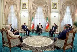 گوشه ایی دیده نشده از دیدار رئیسی با رقبا