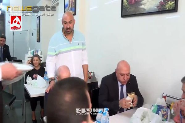 ببینید | رئیس جمهور لبنان مشغول فلافل خوری در مرکز بیروت