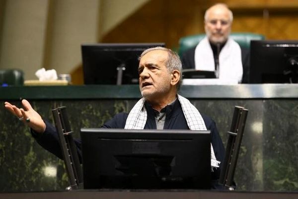هر قهرمانی که پرچم از دستش بیافتد صدها قهرمان دیگر هستند