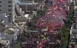 پیکر رهبر شهید در آغوش مردم مشهد