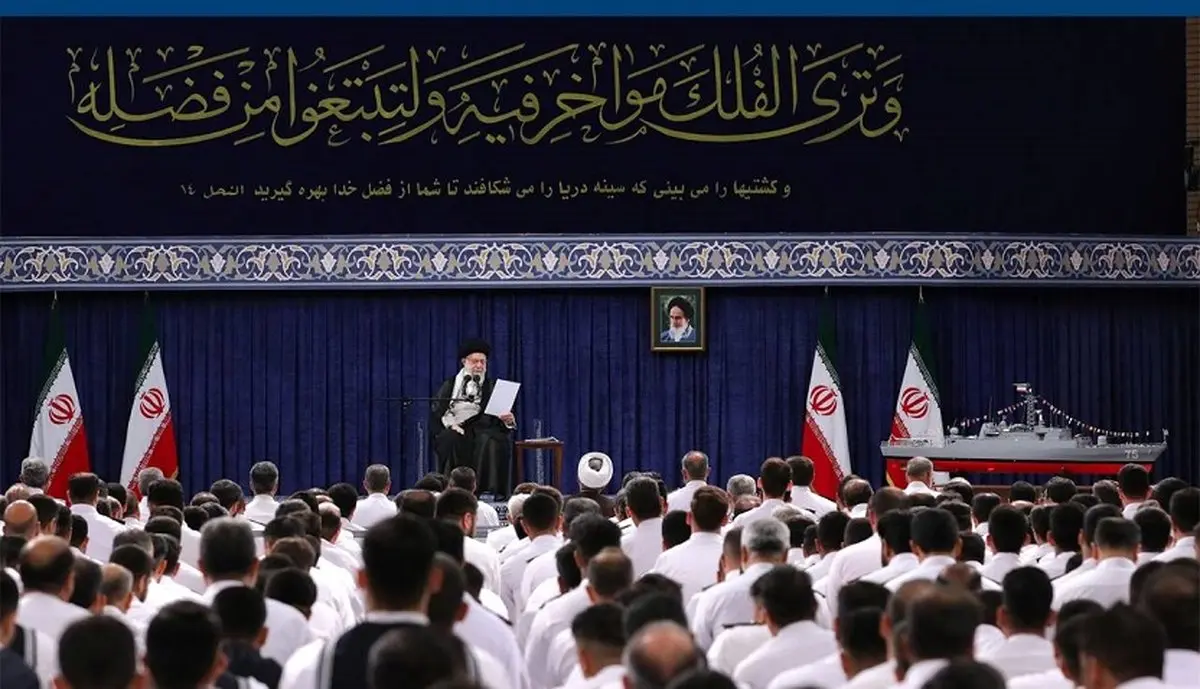 دیدار کارکنان و خانواده‌های ناوگروه ۸۶ ارتش با رهبر انقلاب