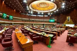 کتک‌کاری در پارلمان پاکستان بعد از عزل عمران خان