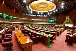 کتک‌کاری در پارلمان پاکستان بعد از عزل عمران خان