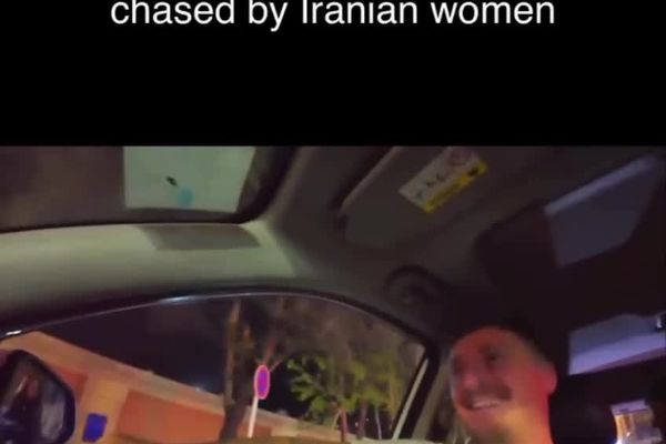 تعقیب توریست‌های انگلیسی و آمریکایی توسط دو دختر ایرانی