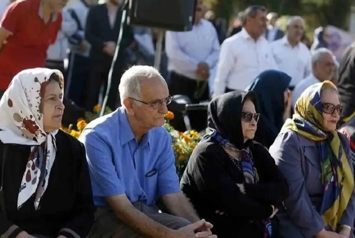 قانون جدید دریافت مستمری بازنشستگان در سال 1404 | آیا پس از ازدواج مجدد مستمری زنان قطع می‌شود؟