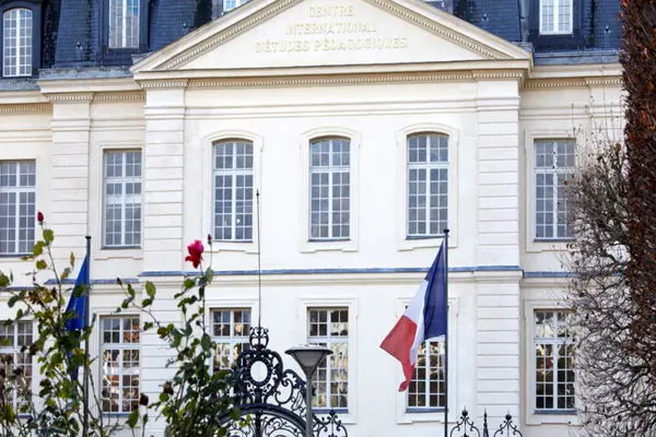 تحصیل رایگان (یا کم‌هزینه) در فرانسه: لوکس ویزا، مشاور تحصیلی شما