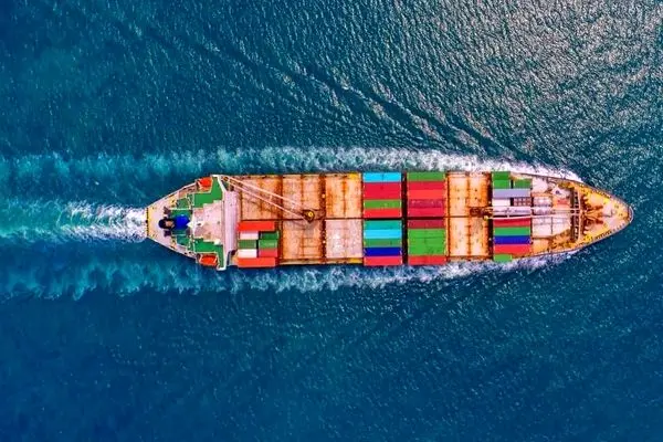 صف کشتی ها برای باز شدن تنگه هرمز و ورود به خلیج فارس