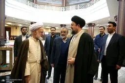 تصاویر حاشیه ای از تجدید میثاق اعضای مجلس خبرگان با آرمان های امام (ره)