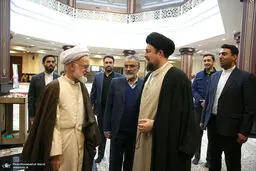تصاویر حاشیه ای از تجدید میثاق اعضای مجلس خبرگان با آرمان های امام (ره)