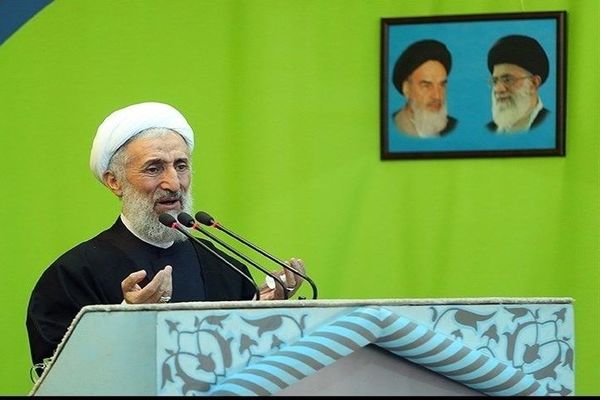تریبون نماز جمعه و پرسش‌های بی‌پاسخ درباره سوابق خانوادگی سخنران!