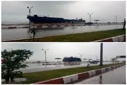 ورود یک کشتی باری به بلوار ساحلی بندرعباس|عکس