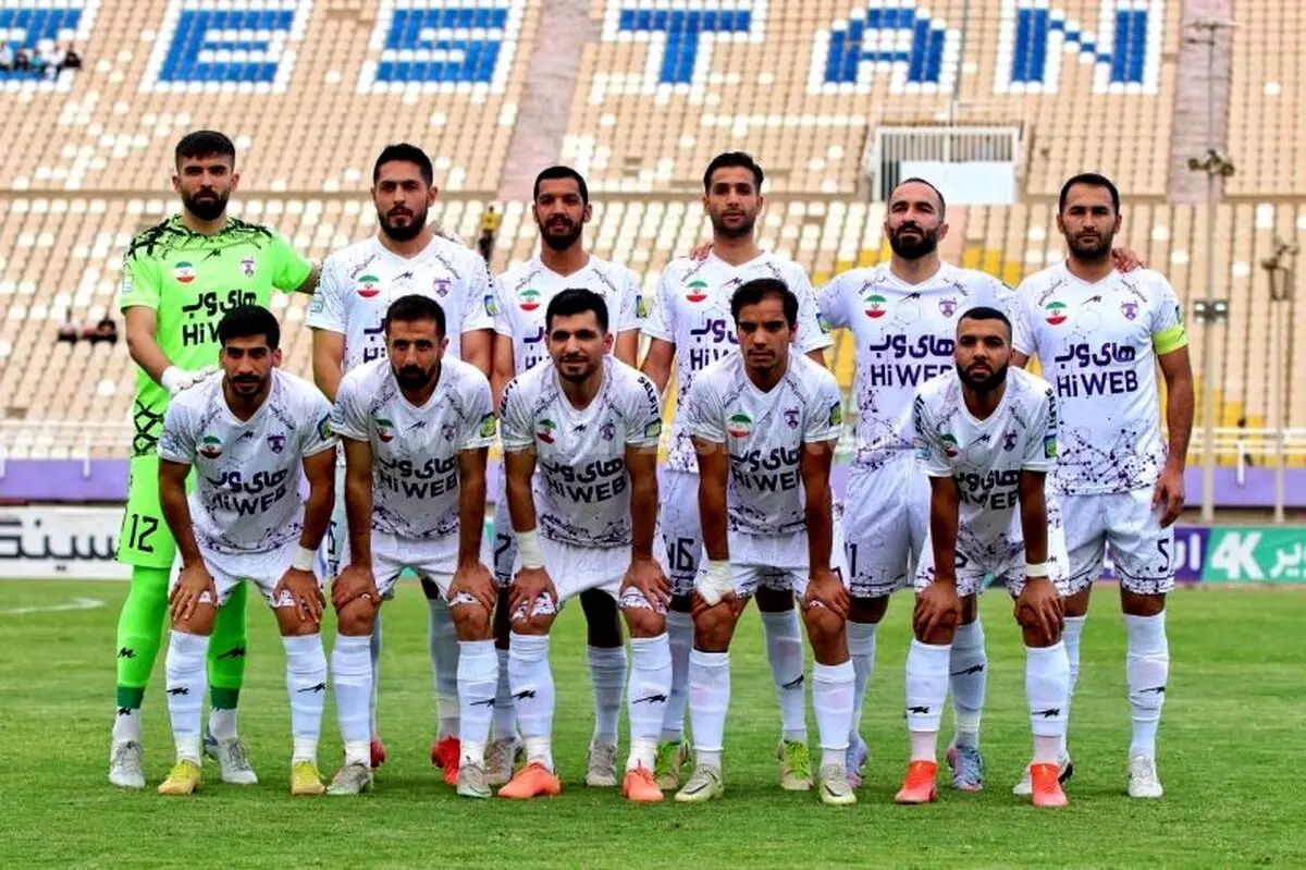 اعتراض هوادار: دو بازی نیمه نهائی را همزمان کنید!