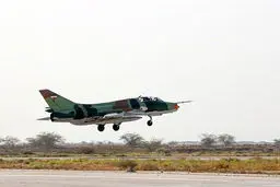 قدرتنمایی جنگنده بمب‌افکن‌های سوخو-۲۲ سپاه با بمب‌های یاسین