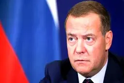لحظه ادای احترام دیمیتری مدودف به رهبر شهید انقلاب
