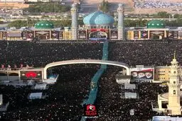 تشییع پیکر قائد شهید از میان خیل عظیم عزاداران در قم