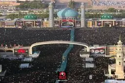 تشییع پیکر قائد شهید از میان خیل عظیم عزاداران در قم