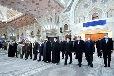 رئیسی در حرم امام
