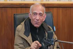 ایران نباید خود را در قالب دوقطبی شرق و غرب تعریف کند