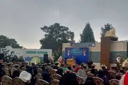 جایگاه جلوس امام خمینی(ره) در بهشت زهرا گلباران شد