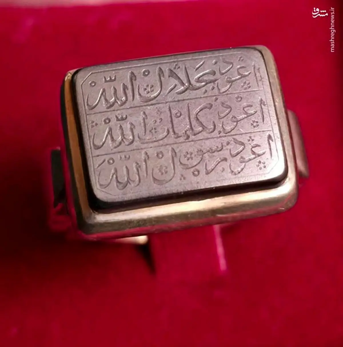  اهدای انگشتر حدید شهید حاجی‌زاده به سردار سیدمجید موسوی