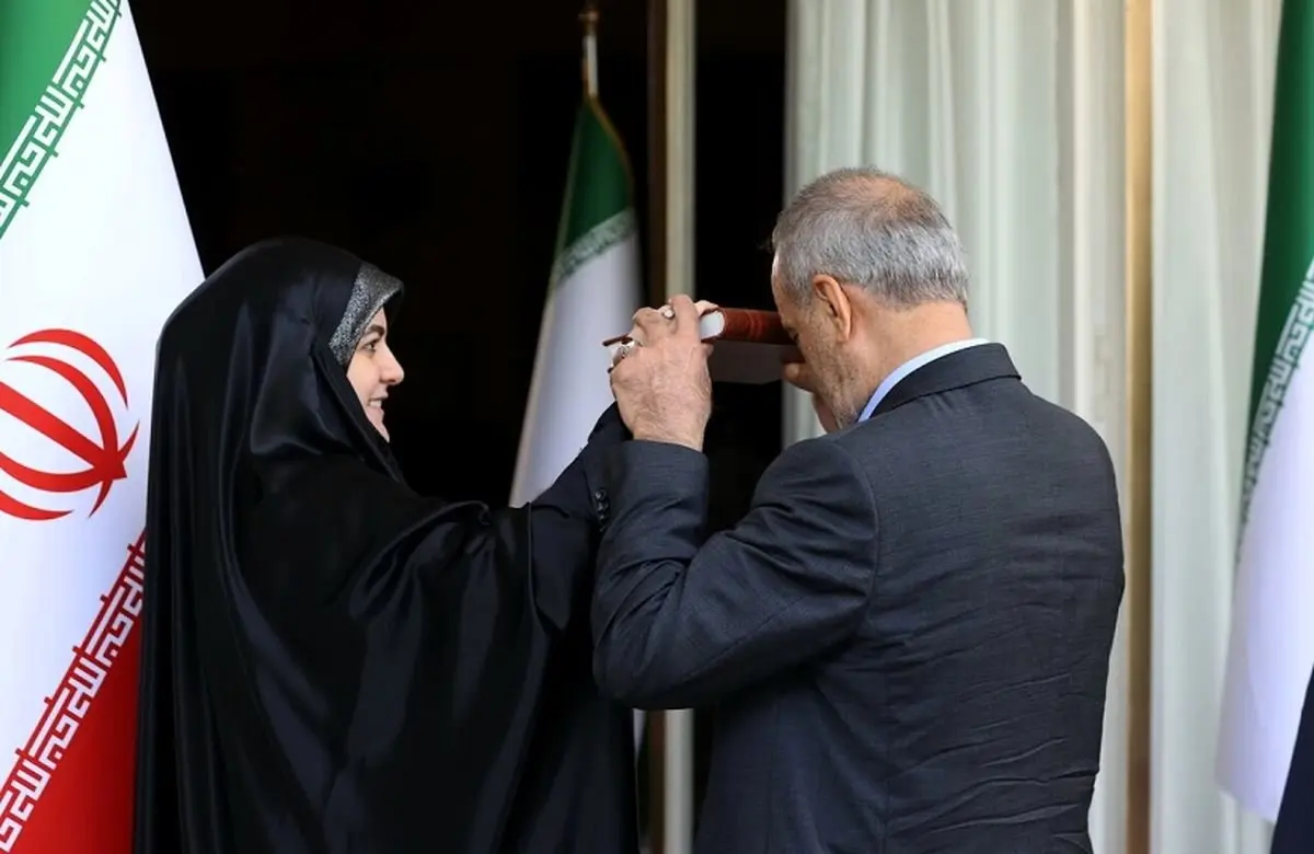 لحظه تحویل دفتر ریاست جمهوری به مسعود پزشکیان