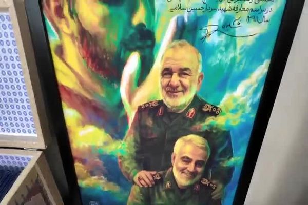 خانواده رئیس‌جمهور در منزل شهید سلامی