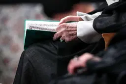 حیرت مترجم مشهور از پاسخ رهبر انقلاب + فیلم