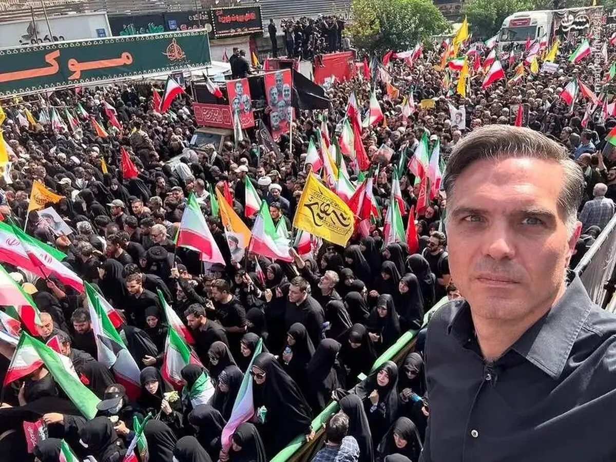 سلفی خبرنگار CNN با جمعیت در تشییع پیکر شهدا