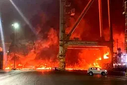 جزئیات انفجار مهیب در بندر دبی+ عکس و فیلم