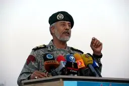 امیر دریادار سیاری: آمادگی نیروهای مسلح، دشمن را به زانو درآورد