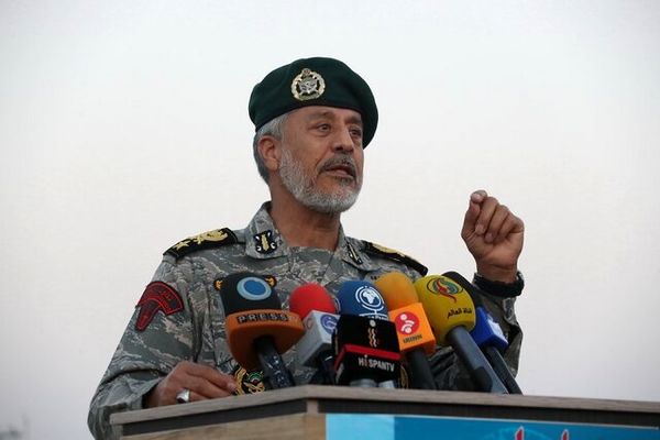 امیر دریادار سیاری: آمادگی نیروهای مسلح، دشمن را به زانو درآورد