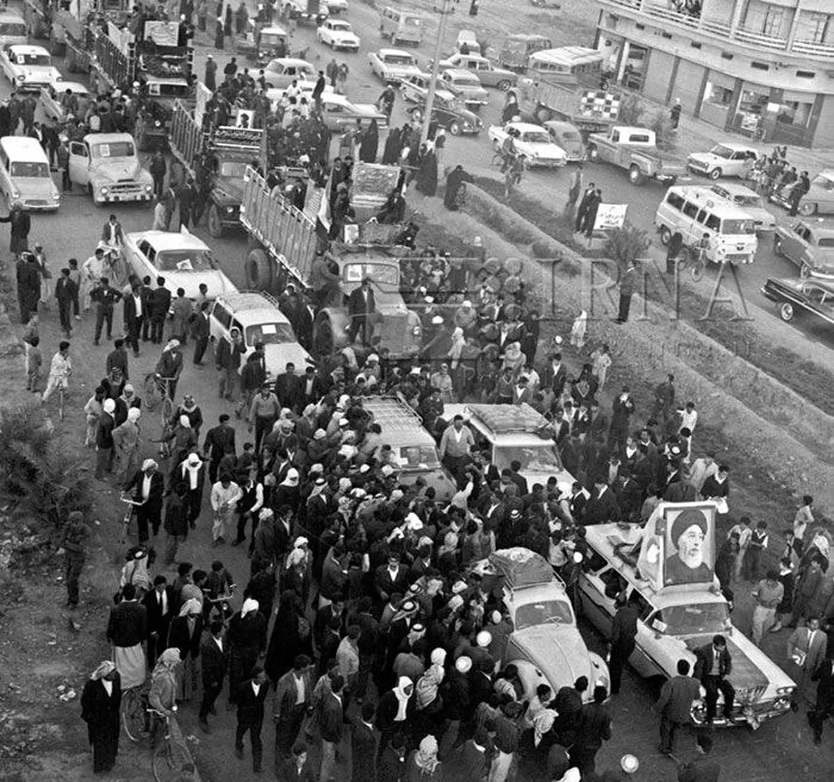 تصاویر زیرخاکی دیده نشده از انتقال ضریح حرم حضرت عباس از اصفهان به کربلا. سال ۱۳۴۴