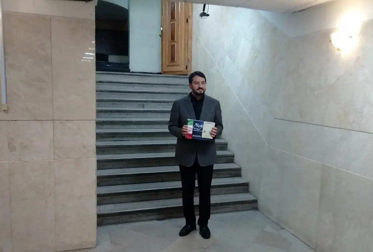 بذرپاش هم خود را رساند