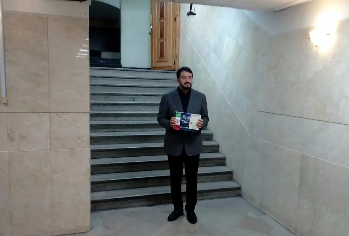 بذرپاش هم خود را رساند