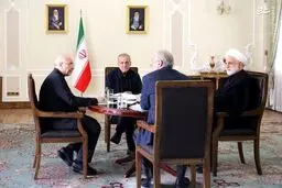 تصاویر یک فرد ناشناخته در جلسه سران قوا