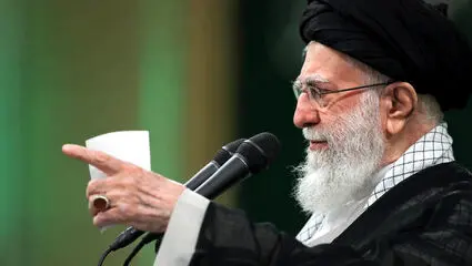 رهبرانقلاب: احمق‌ها بوی کباب شنیدند