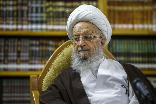 هشدار آیت‌الله مکارم: فریب لبخند غرب را نخورید!
