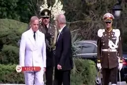 لحظه تذکر دژبان تشریفات به پزشکیان هنگام استقبال از شهباز شریف