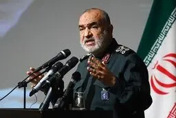 سرلشکر سلامی:ما هیچ تهدیدی را بدون پاسخ نمی گذاریم