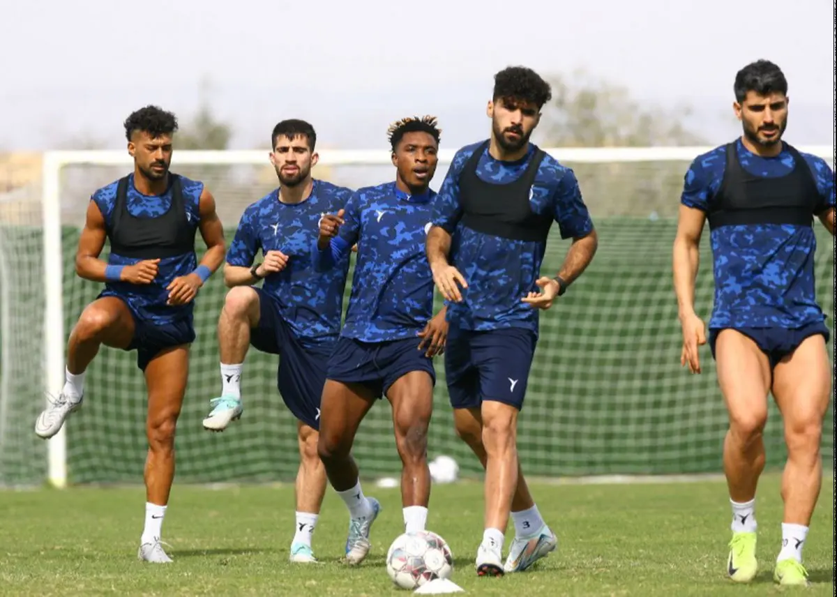 اولین تمرین ناجی خط حمله استقلال با لباس آبی