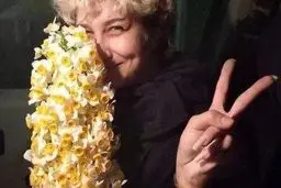 روزنامه جوان: آرمیتا عباسی، زندان بود یا در سالن آرایشگاه؟