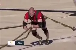 فیلم:کشیدن هواپیما و رکورد شکنی غول لهستانی