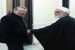 ناطق می‌تواند نقش هاشمی را ایفا کند اما لاریجانی نه