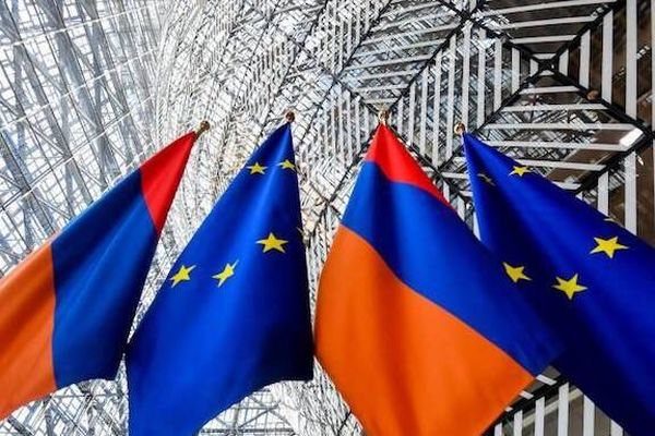 هشدار شدیدالحن مسکو به ارمنستان: بین اتحادیه اروپا و اتحادیه اوراسیا یکی را انتخاب کن
