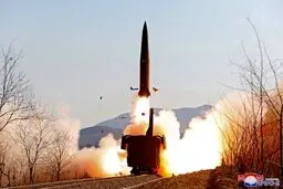 تصاویر شلیک موشک از روی قطار در کره شمالی